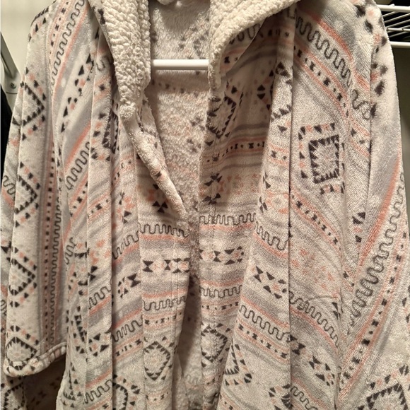 La Vie En Rose Sweaters - La Vie En Rose Hooded Aztec-Print Sherpa Sweater - Cream & Blush